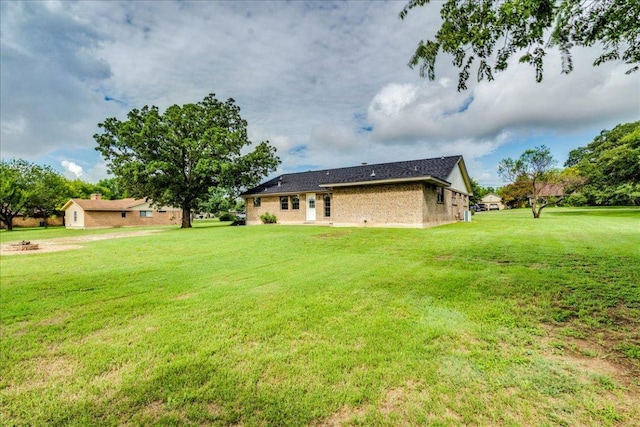 206 Live Oak Dr, Mountain City, TX 78610 - view of grassy yard