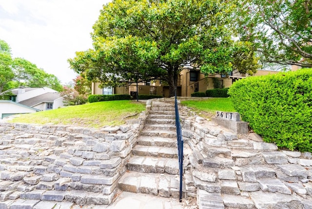3617 Las Colinas Dr Unit B, Austin, TX 78731 - view of yard with stairway