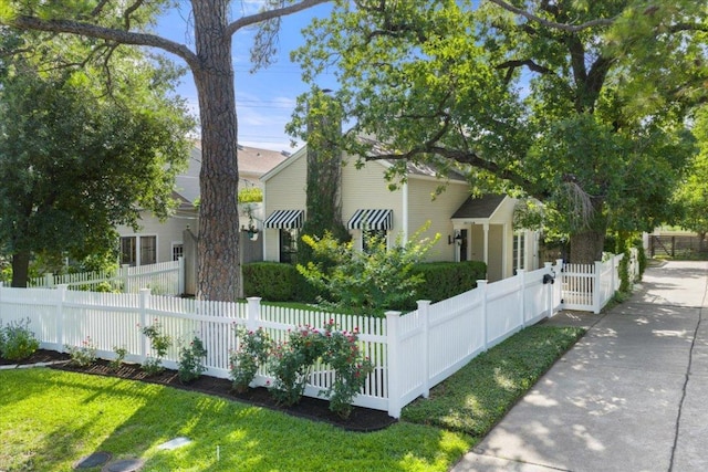 2616 Jefferson St Unit A, Austin, TX 78703 - view of front of house featuring a fenced front yard