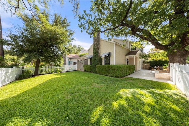 2616 Jefferson St Unit A, Austin, TX 78703 - fenced backyard featuring a patio area