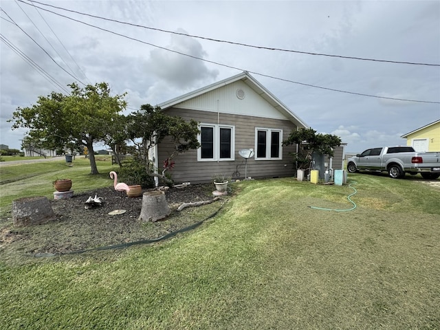 549 Marshall Johnson Ave S, Port Lavaca, TX 77979 - view of front of house with a front lawn