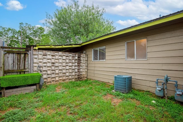 2021 Wheless Ln, Austin, TX 78723 - view of yard