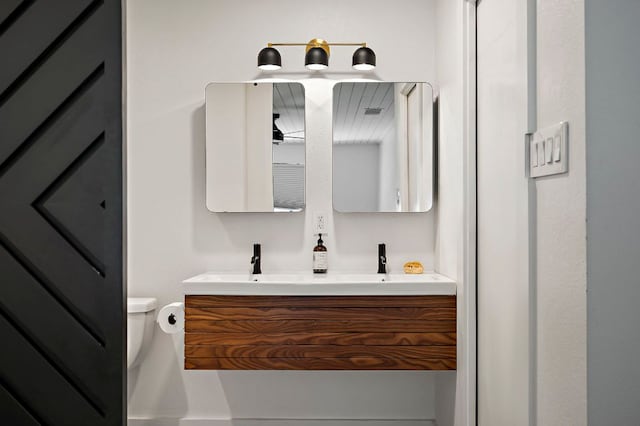 6101 Bridlington Cir, Austin, TX 78745 - bathroom with toilet and double vanity