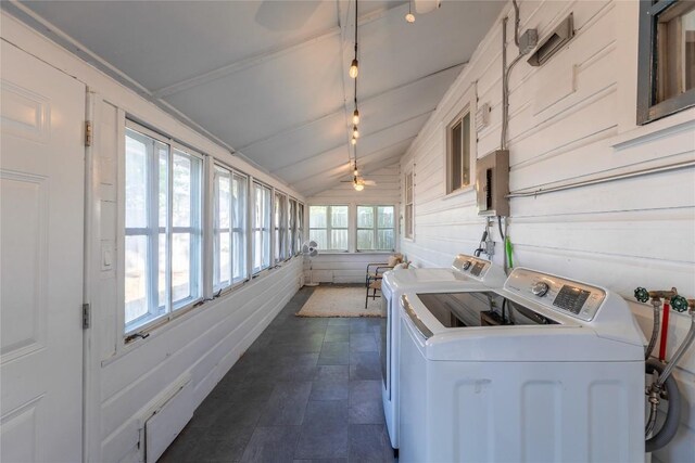 1028 E 43rd St, Austin, TX 78751 - laundry room featuring independent washer and dryer