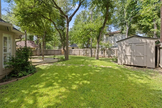 1004 Oaklands Dr, Round Rock, TX 78681 - fenced backyard featuring a storage shed