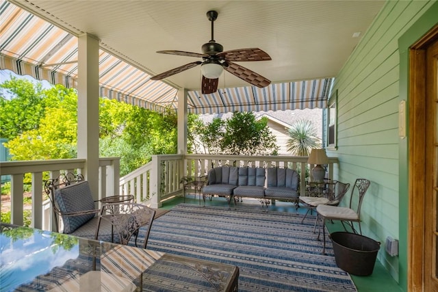 903 E 14th St, Austin, TX 78702 - deck featuring an outdoor living space and a ceiling fan