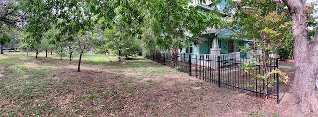 903 E 14th St, Austin, TX 78702 - view of fenced yard