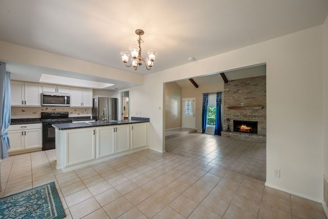 236 Lodestone Cir, Cedar Park, TX 78613 - kitchen with stainless steel appliances, open floor plan, a chandelier, dark countertops, and a peninsula