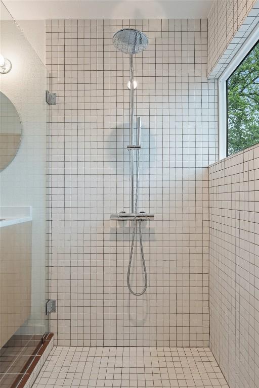 5507 Duval St Unit A, Austin, TX 78751 - full bath with a shower stall
