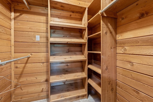 2609 Ellise Ave, Austin, TX 78757 - view of spacious closet