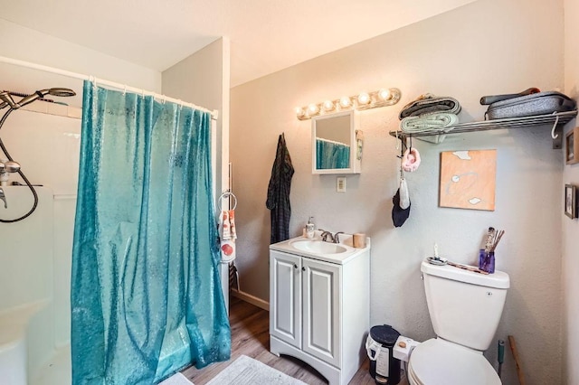 5605 Tura Ln, Austin, TX 78721 - full bath featuring vanity, wood finished floors, and curtained shower