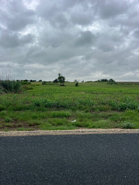 1700 County Road 406, Taylor, TX 76574 - photo 4