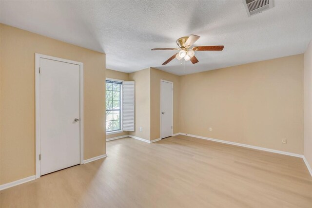 10007 Brantley Bnd, Austin, TX 78748 - spare room featuring light wood-type flooring, a ceiling fan, and a textured ceiling