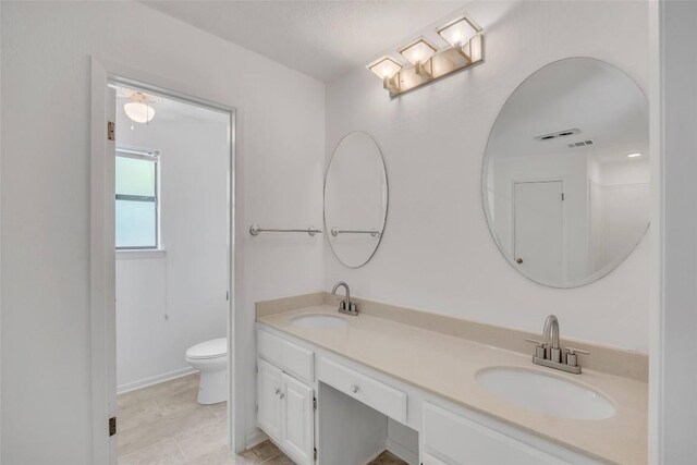 10007 Brantley Bnd, Austin, TX 78748 - bathroom featuring toilet and double vanity