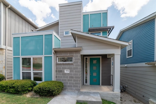 1904 Cleese Dr Unit 172, Austin, TX 78741 - doorway to property featuring board and batten siding