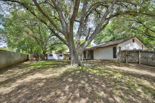 7546 Leafy Hollow Ct, Live Oak, TX 78233 - fenced backyard featuring a storage unit and a gate