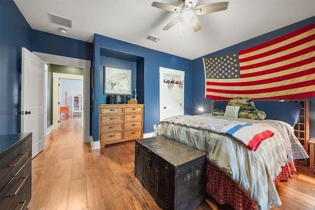 79 Saddle Rock Rdg, Wimberley, TX 78676 - bedroom featuring wood finished floors and a ceiling fan