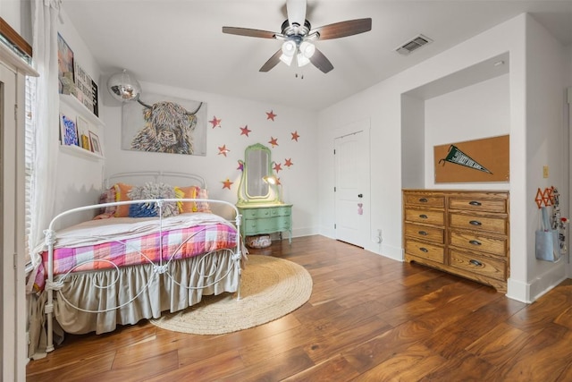 79 Saddle Rock Rdg, Wimberley, TX 78676 - bedroom featuring wood finished floors and ceiling fan
