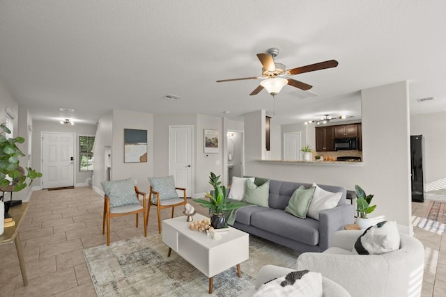7120 Razors Edge Dr, Austin, TX 78744 - photo 4