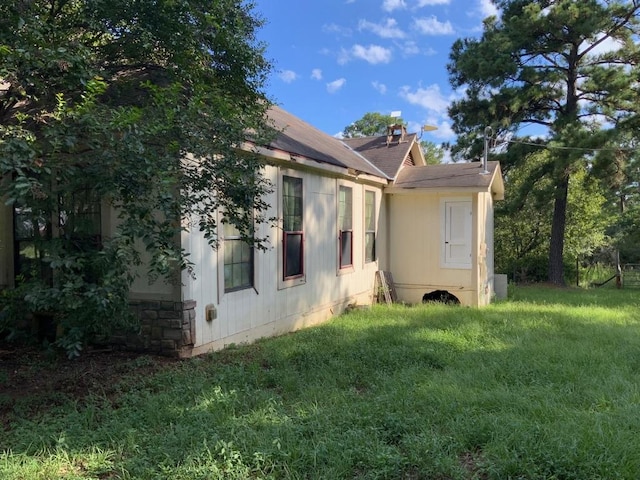 810 Pine Valley Loop, Smithville, TX 78957 - view of property exterior with a lawn and roof with shingles