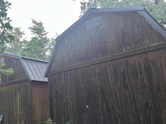 810 Pine Valley Loop, Smithville, TX 78957 - view of side of property featuring a gambrel roof, a metal roof, and a barn