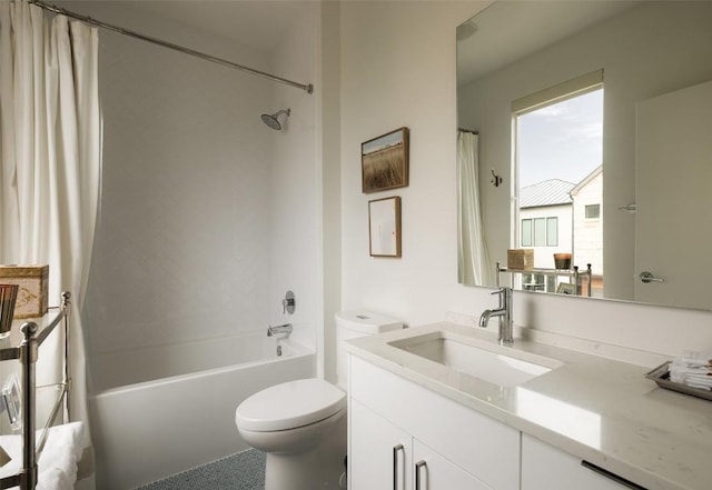 3100 Menchaca Rd Unit 10, Austin, TX 78704 - bathroom featuring vanity and shower / bath combo with shower curtain