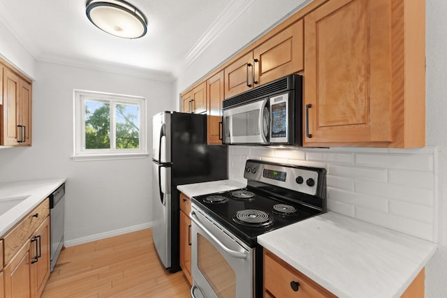 900 S Lamar Blvd Unit 304, Austin, TX 78704 - kitchen featuring stainless steel appliances, tasteful backsplash, crown molding, light wood-style flooring, and light countertops