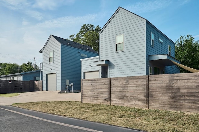 6920 Bethune Ave, Austin, TX 78752 - view of front of house with a garage and driveway