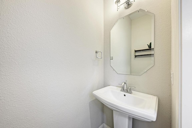 600 E Baylee Love Ln, Austin, TX 78717 - bathroom featuring a sink