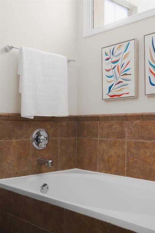 3406 Menchaca Rd Unit 14, Austin, TX 78704 - bathroom with a garden tub