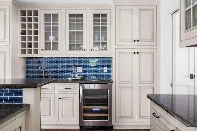 1118 Reagan Ter, Austin, TX 78704 - indoor wet bar with wine cooler and decorative backsplash