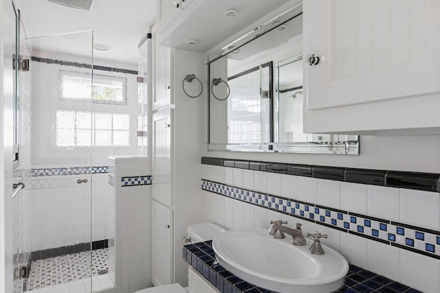 1118 Reagan Ter, Austin, TX 78704 - full bath with a shower stall, vanity, and tile walls