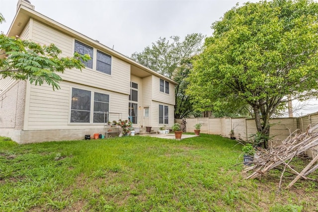 601 Indian Run Dr, Pflugerville, TX 78660 - rear view of property featuring a fenced backyard and a patio area