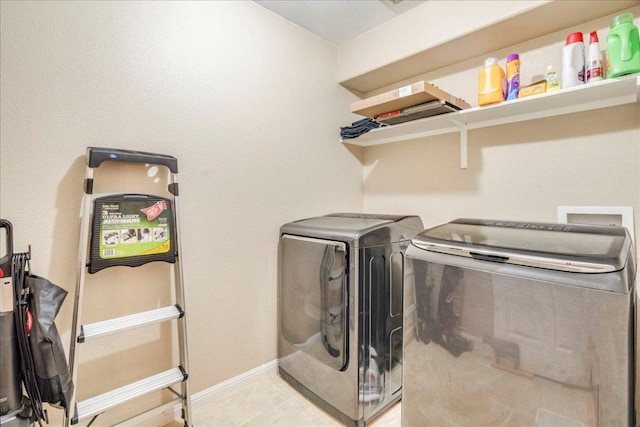 217 Adriana Ln, Hutto, TX 78634 - laundry area featuring washing machine and clothes dryer and baseboards