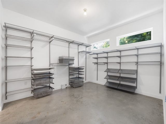 1605 Garden St, Austin, TX 78702 - view of spacious closet