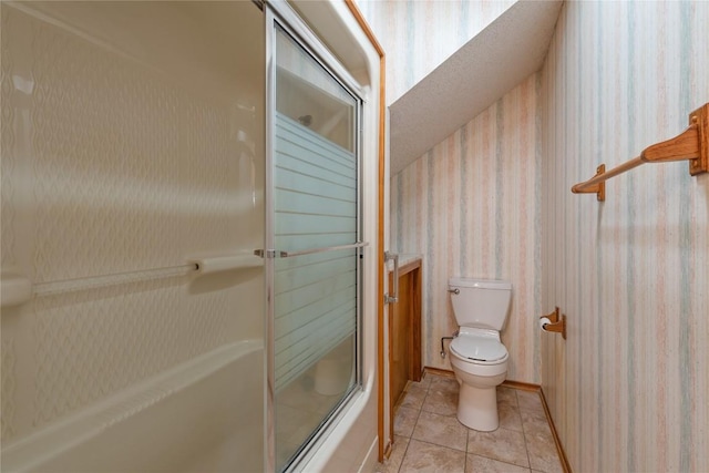 344 Fm 2984th Rd, Luling, TX 78648 - full bath with tile patterned floors, wallpapered walls, and bath / shower combo with glass door