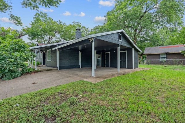 1101 Mahan Dr, Austin, TX 78721 - view of vehicle parking featuring a carport and concrete driveway