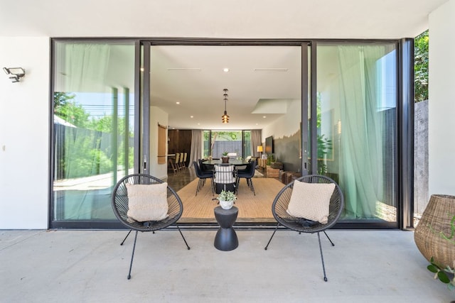 2309 E 5th St, Austin, TX 78702 - view of patio / terrace