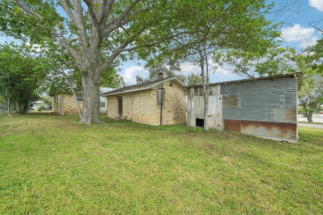 1620 Cavett St, Gonzales, TX 78629 - rear view of property featuring a lawn