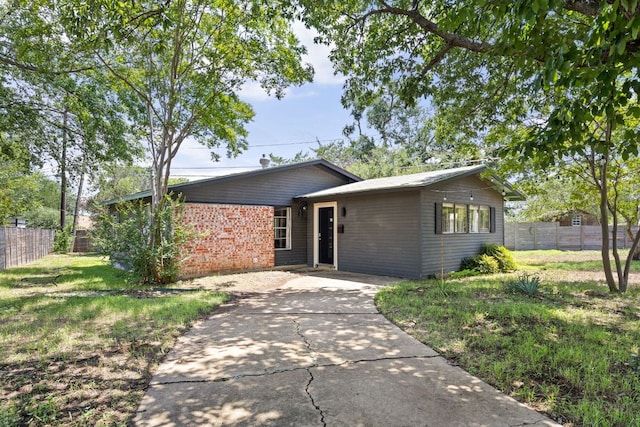 4911 Brighton Rd, Austin, TX 78745 - ranch-style home featuring driveway