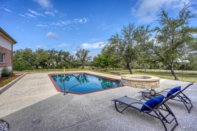 1050 Twisted Oak Dr, Horseshoe Bay, TX 78657 - view of swimming pool with a patio and a pool with connected hot tub