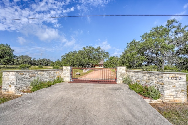 1050 Twisted Oak Dr, Horseshoe Bay, TX 78657 - view of gate