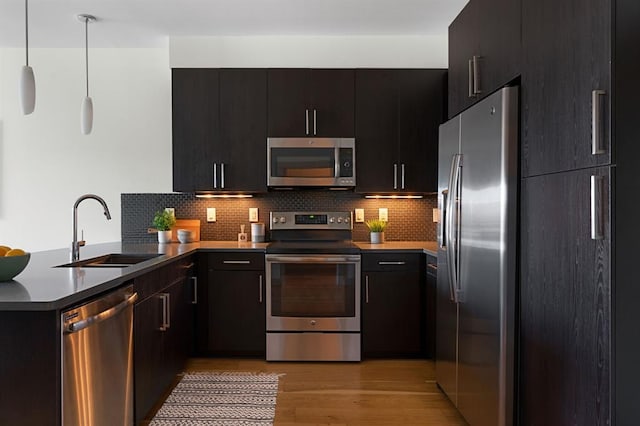 3600 S Lamar Blvd Unit 501, Austin, TX 78704 - kitchen featuring stainless steel appliances, a peninsula, light wood-style floors, and tasteful backsplash