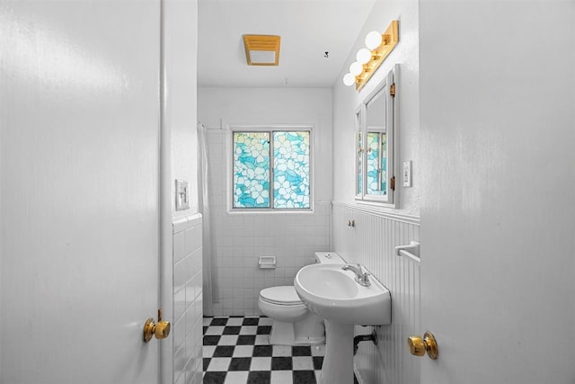 7923 Brockman St, Austin, TX 78757 - full bath featuring wainscoting and tile walls
