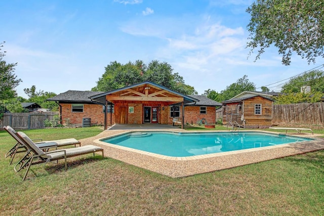 908 Hollybluff St, Austin, TX 78753 - view of pool with a fenced backyard, a shed, and a diving board