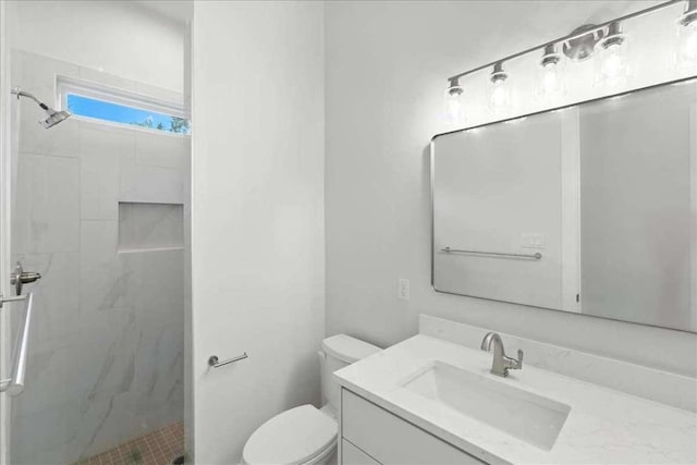 512 Cowal Dr S, Spicewood, TX 78669 - bathroom featuring a marble finish shower and vanity