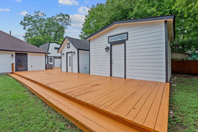 5700 Jain Ln, Austin, TX 78721 - wooden terrace with an outdoor structure