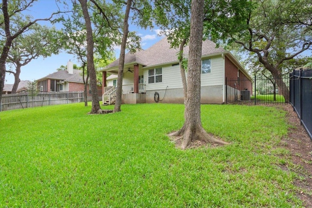 2802 Amber Forest Trl, Belton, TX 76513 - fenced backyard featuring a ceiling fan