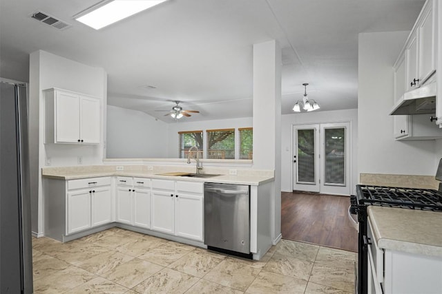 2012 Charlotte Way, Round Rock, TX 78664 - kitchen with appliances with stainless steel finishes, under cabinet range hood, light countertops, white cabinets, and a ceiling fan