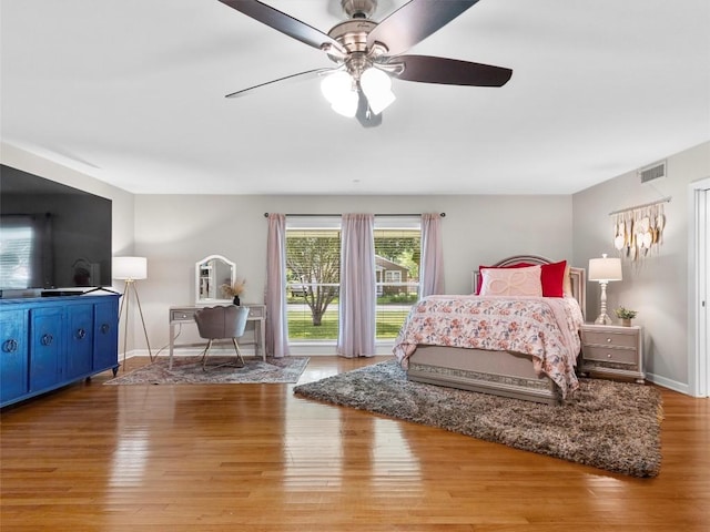 bedroom featuring wood finished floors and a ceiling fan
